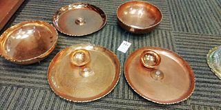 Lot of 5 pieces. 20th century. Made in copper.Comprised of: 3 hor d'oeuvres dishes, sauce dishes, and 2 fruit bowls.