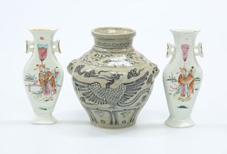 A PAIR OF CHINESE FAMILLE ROSE FLAT-BACK WALL PLA
