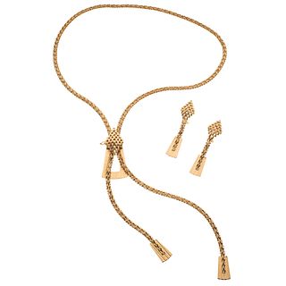 Set of necklace and pair of earrings in 18k yellow gold. Weight: 87.2 g. Length: 34"