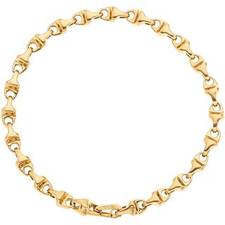 Bracelet in 18k yellow gold. Weight: 23.5 g. Length: 7.4" (19)