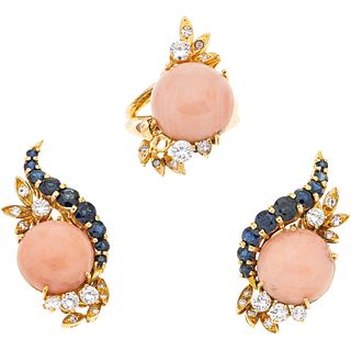 RING AND EARRINGS SET WITH CORALS, SAPPHIRES AND DIAMONDS. 18K YELLOW GOLD