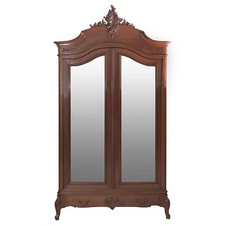 Armario. Francia. Siglo XX. Estilo Luis XV. Con 2 puertas abatibles con espejos de luna irregular y cajón. 277 x 148 x 55 cm.