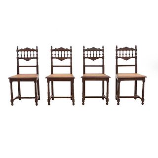 Lote de 4 sillas. Francia. Siglo XX. Estilo Enrique II. En talla de madera de roble. Con asientos de bejuco.