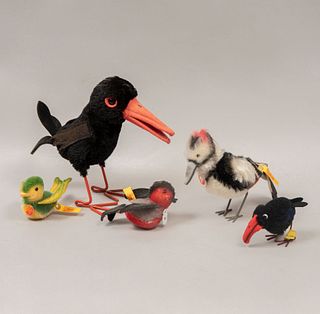 Lot of 5 toy birds. Germany. 20th century. Steiff. Plush toys. With brand label.