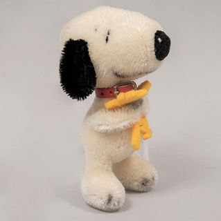 Snoopy Hugging Woodstock. Germany. 20th century. Steiff. Plush toy. Brand label.