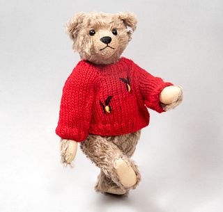 Toy Bear. Germany. 20th century. Steiff. Plush toy. Series number 00464. With brand button and label.