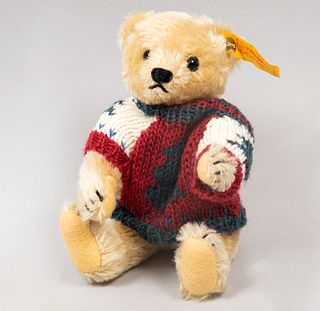Toy Bear. Germany. 20th century. Steiff. Plush toy. Series number 0163/19. With brand button and label.