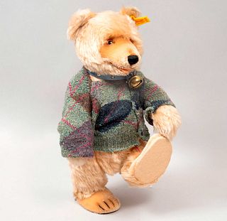Toy Bear. Germany. 20th century. Steiff. Plush toy. Series number 0176/29. With brand button and label.