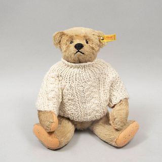 Teddy Bear. Germany. 20th century. Steiff. Plush toy. Series number 0155/32. With brand button and label.