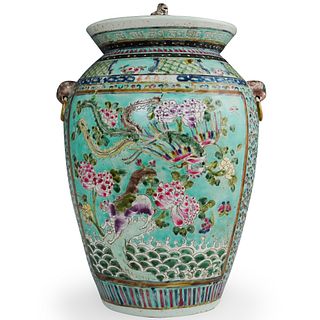 19th Cent. Chinese Famille Rose Porcelain Urn