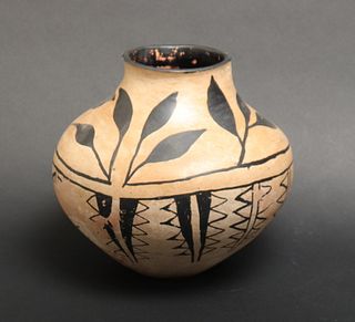 Southwest Native American Pueblo Style Pottery Jar