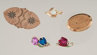 Three Karat Gold Rings and Two Brooches 