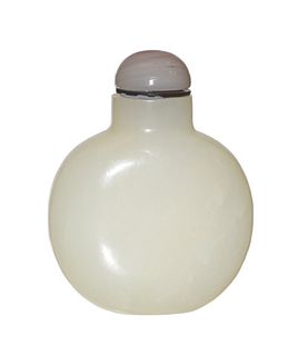 Chinese White Jade Snuff Bottle, Early 19th Century