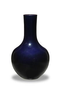 Chinese Aubergine Glazed Tianqiu Vase, 17-18th Century
