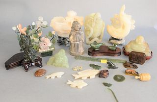 Tray lot of hardstone to include 2 Buddhas, 1 immortal soapstone vase, tiger eye, carved lizards, etc.