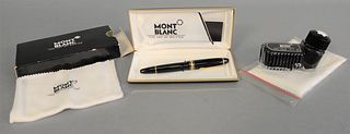 Montblanc 146 fountain pen in original box along with ink.