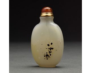 AN AGATE SNUFF BOTTLE, CHINA