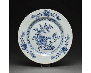 A blue and white dish with flower, China, Qing Dynasty, 18th century.