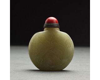 A PALE WHITE JADE SNUFF BOTTLE, CHINA