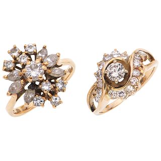 Dos anillos con diamantes en oro amarillo de 14k. Talla: 4 ½ y 6 Peso total: 6.5 g  26 Diamantes corte brillante y corte 8x8.