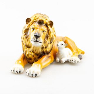 HEREND PORCELAIN FIGURAL GROUP, LION AND LAMB