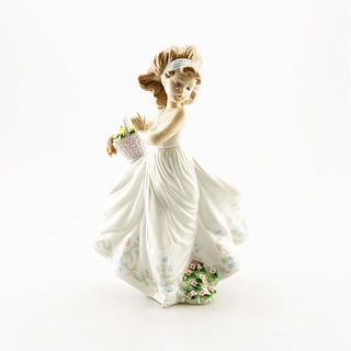 LLADRO PORCELAIN FIGURE 6646, GIRL WITH BASKET OF FLOWERS
