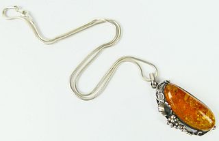 VINTAGE STERLING AND AMBER PENDENT NECKLACE