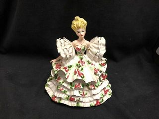 VINTAGE PORCELAIN ESD JAPAN FIGURINE OF A PRETTY LADY WHITE WITH FLOWERS