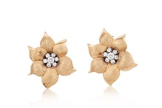 A PAIR OF VAN CLEEF & ARPELS YELLOW GOLD AND DIAMOND EAR CLIPS