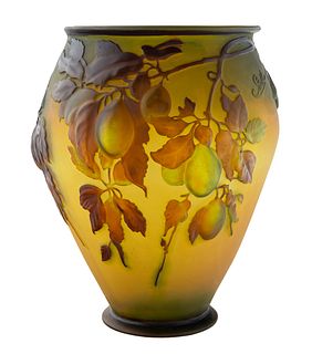 A LARGE GALLE MOLD-BLOWN CAMEO GLASS 'PLUM' VASE, CIRCA 1920