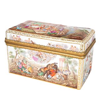 A GERMAN ORMOLU-MOUNTED LARGE PORCELAIN CAPODIMONTE STYLE BOX, MEISSEN, DRESDEN, LATE 19TH-EARLY 20TH CENTURY