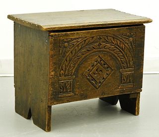 17C. English Colonial Diminutive Oak Storage Box