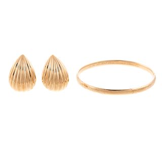 A Pair of Sea Shell Earrings & Bangle in 14K