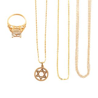 A Collection of Gold Chains, Pendants & Rings