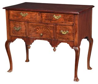 New England Queen Anne Walnut Dressing Table