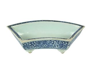 Chinese Blue and White Porcelain Footed Dish