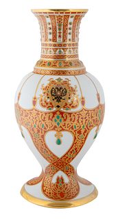 A RUSSIAN PORCELAIN VASE WITH MOSCOW BLAZON, IMPERIAL PORCELAIN FACTORY, ST. PETERSBURG, PERIOD OF NICHOLAS I (1825-1855)