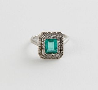 Antique Natural Emerald and Diamond Platinum Ring