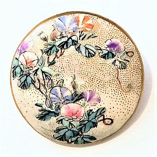 A JAPANESE DIVISION 1 HAND PAINTED SATSUMA BUTTON