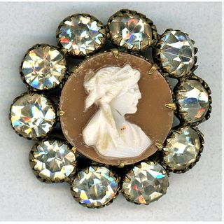 ONE DIVISION ONE CAMEO CARVED SHELL BUTTON WITH PASTES