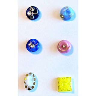 A GROUP OF 6 VINTAGE MOONGLOW BUTTONS IN VARIOUS COLORS