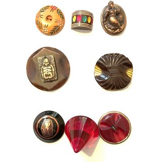 8 ASSORTED PLASTIC BAKELITE BUTTONS IN ASSORTED STYLES