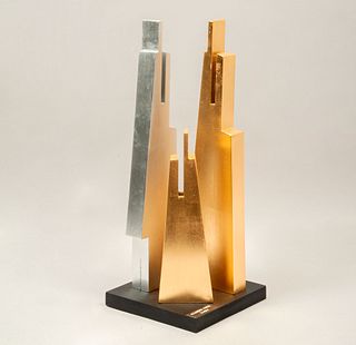 Alejandro Coeto. Sin título. En talla de madera. Con recubrimiento de hoja de oro y plata. Base de madera con placa. 26 x 47 x 20 cm