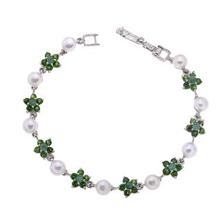 Pulsera con perlas, esmeraldas y peridotos en plata .925. 9 perlas cultivadas color gris de 5 mm. 8 esmeraldas corte redondo.