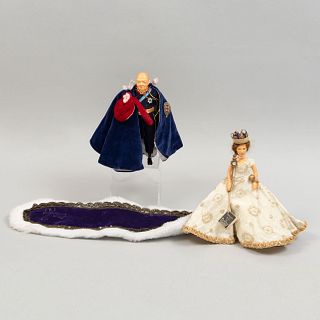 Lote de 2 muñecos de la Reina Elizabeth II y Sir Winston Churchill. Inglaterra. Siglo XX. Estilo vintage. Marca Peggy Nisbet.