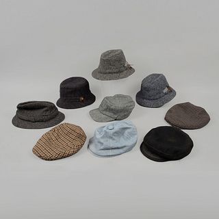 Lote de 9 sombreros. Siglo XX. Diseño inglés. Elaborados en fieltro, algodón y lana. Diferentes marcas, colores y estilos.