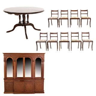Comedor. Siglo XX. En talla de madera. Consta de: Mesa, 9 sillas y vitrina. 200 x 206 x 44 cm. (mayor)