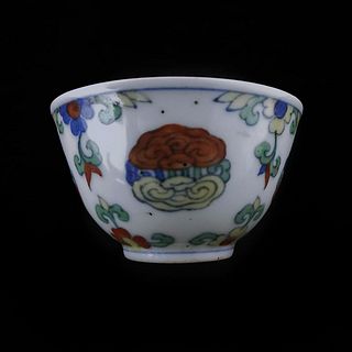CHINESE DUCAI PORCELAIN LINGZHI FUNGUS WINE CUP