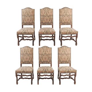 Lote de 6 sillas. Francia. Siglo XX. En talla de madera de roble. Con respaldos cerrados y asientos en tapicería floral.