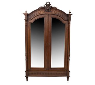 Armario. Francia. Siglo XX. Estilo Enrique II. En talla de madera de nogal. Con 2 puertas abatibles con espejos. 241 x 145 x 60 cm